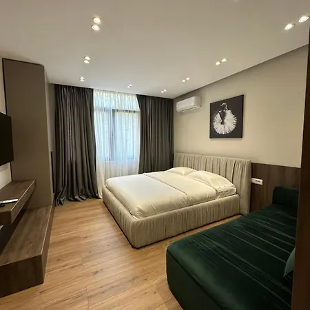 Lux * Tirana